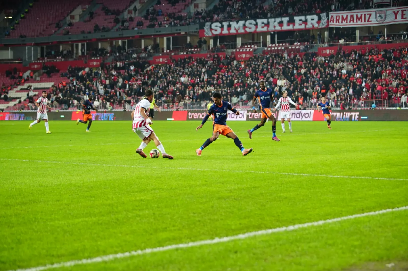 Samsunspor Evinde Başakşehir'e Boyun Eğdi: 0-2