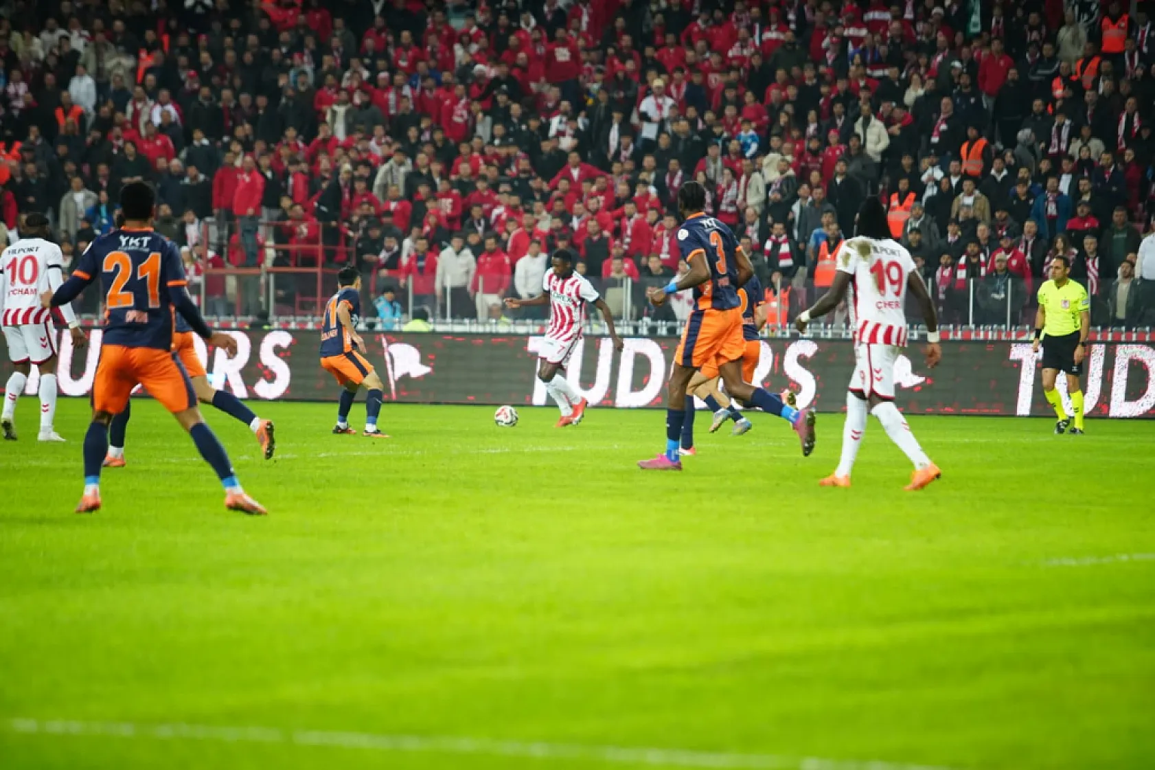 Samsunspor Evinde Başakşehir'e Boyun Eğdi: 0-2
