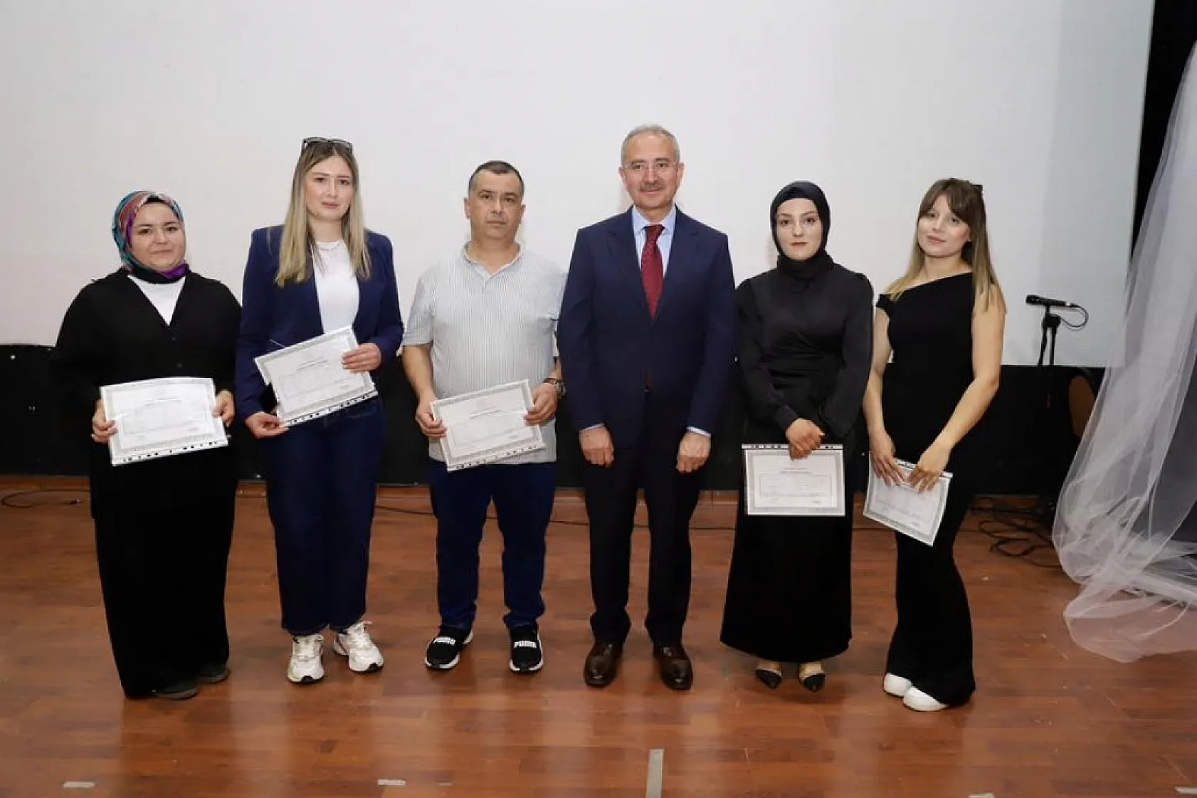 Halk eğitim merkezi kursiyerlerinden göz dolduran sergi