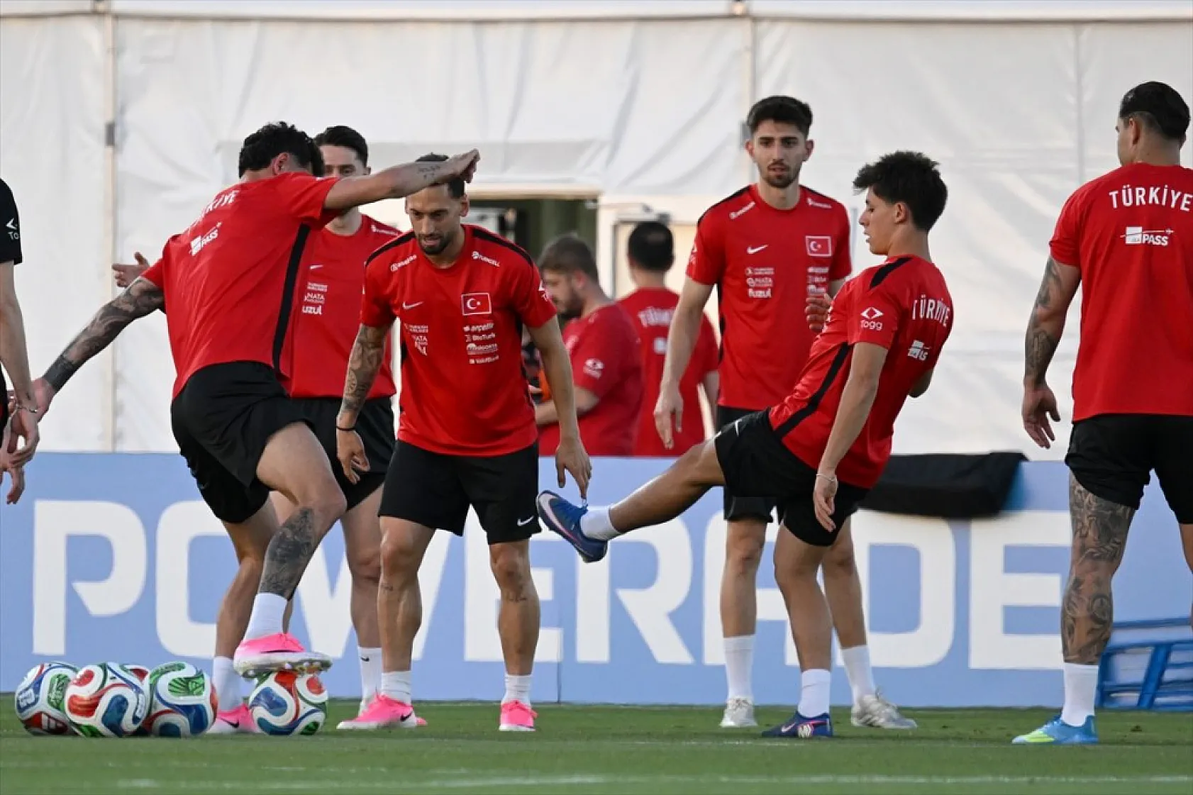 Milliler Avustralya mesaisinde: Hedef liderlik, gözler ilk maçta