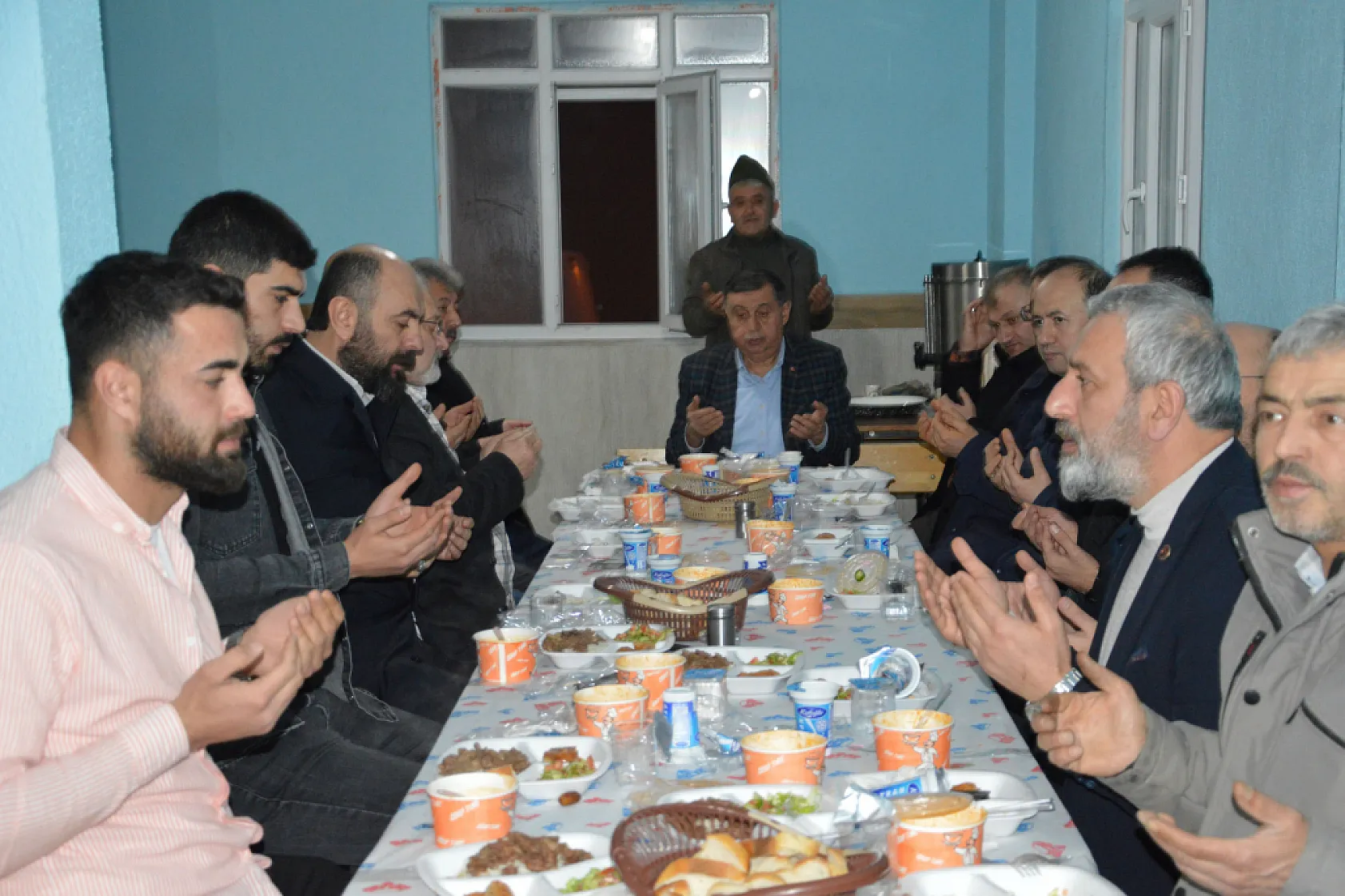 Samsun'da mahalle sakinleri iftarda bir araya geldi