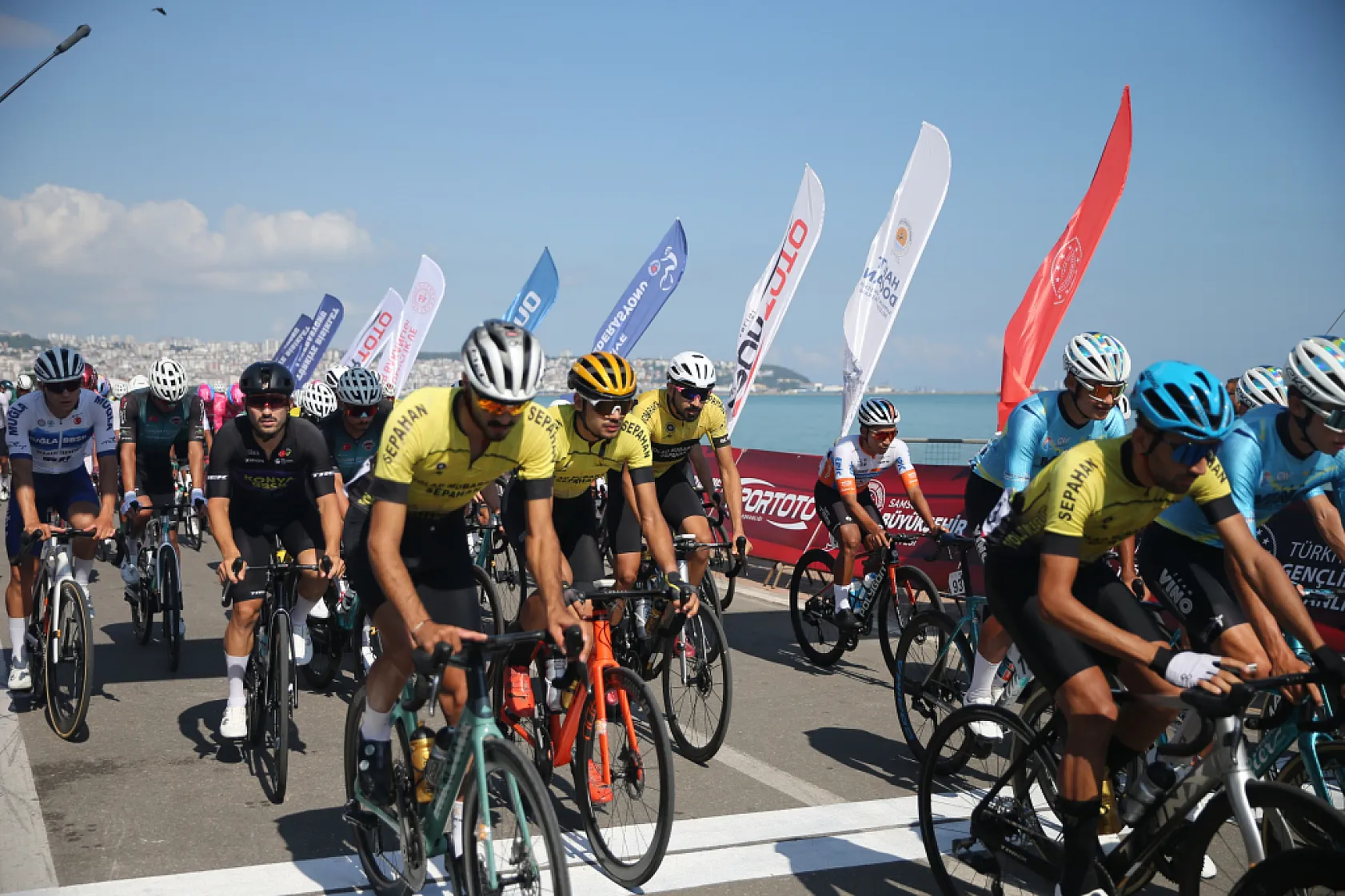 Tour Of Samsun'da 176 kilometrelik ilk etap başladı