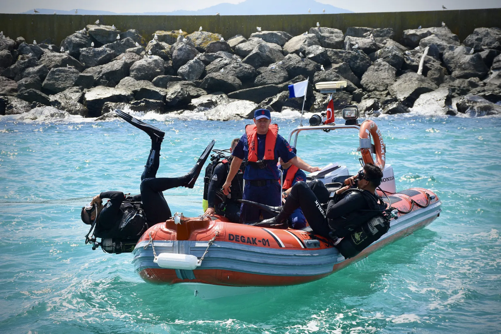 Karadeniz'in 'Mavi Vatan' bekçileri: DEGAK Timi zorlu sularda hayat kurtarıyor