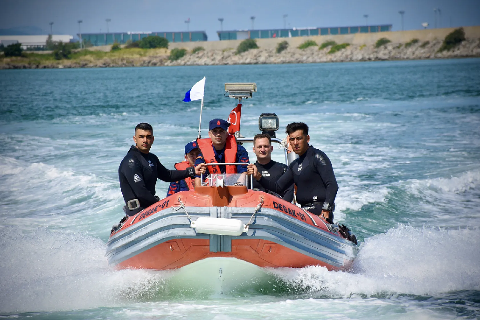 Karadeniz'in 'Mavi Vatan' bekçileri: DEGAK Timi zorlu sularda hayat kurtarıyor