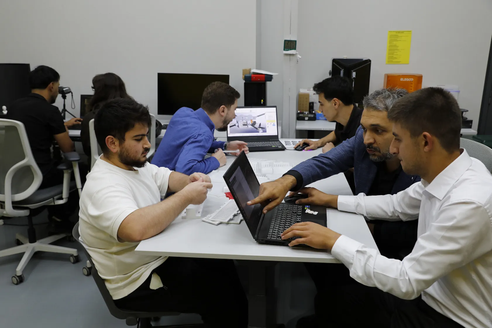 Elektrik hatlarını yapay zekalı İHA'lar denetleyecek