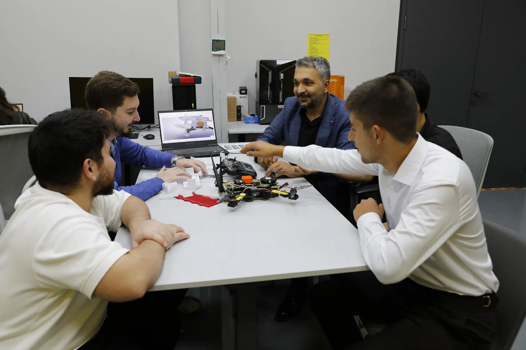 Elektrik hatlarını yapay zekalı İHA'lar denetleyecek