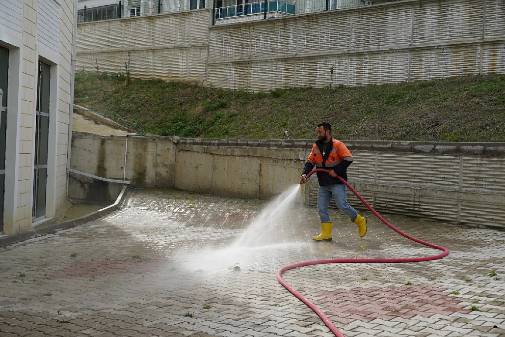 Atakum Belediyesi ekiplerinin yoğun Ramazan temizliği