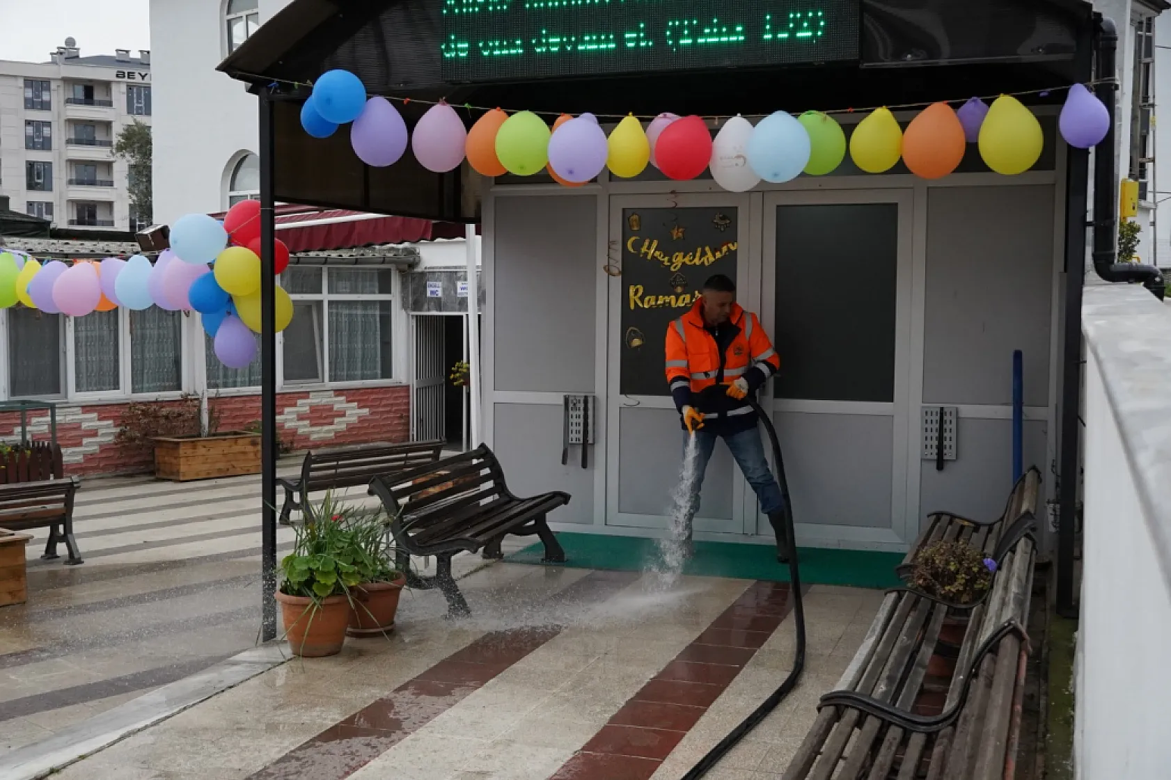 Atakum Belediyesi ekiplerinin yoğun Ramazan temizliği
