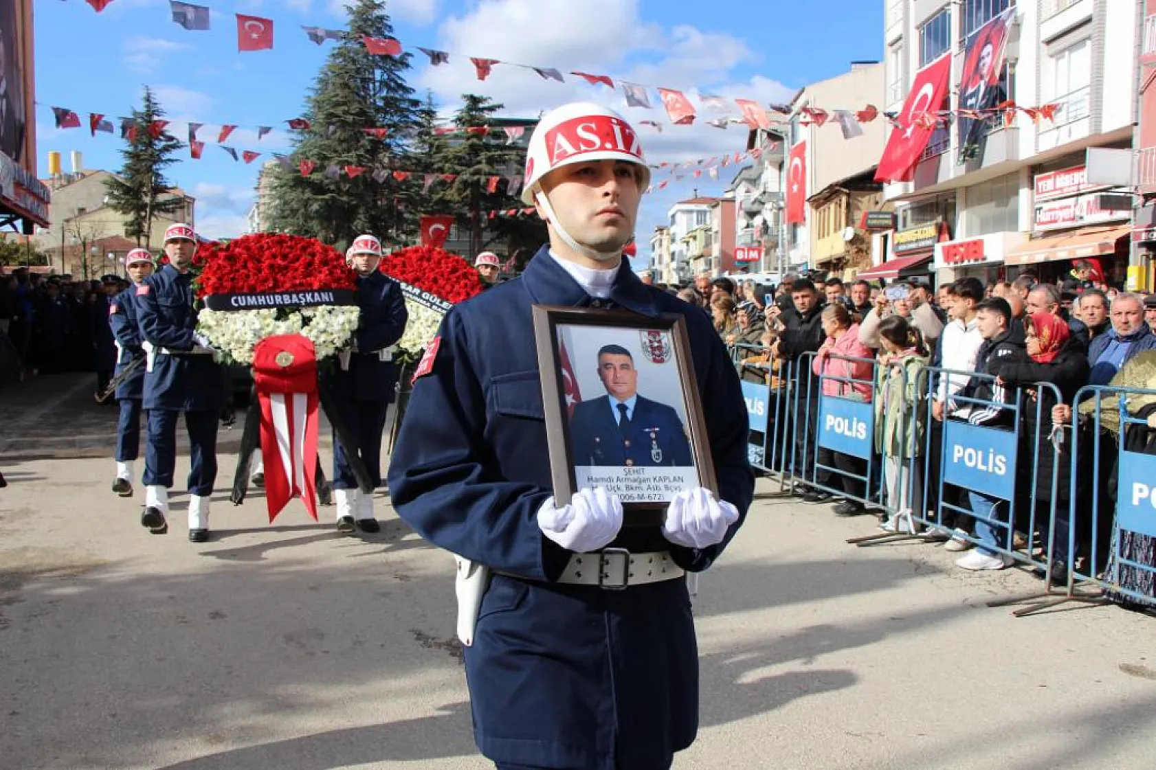 Türkiye şehitlerini uğurladı