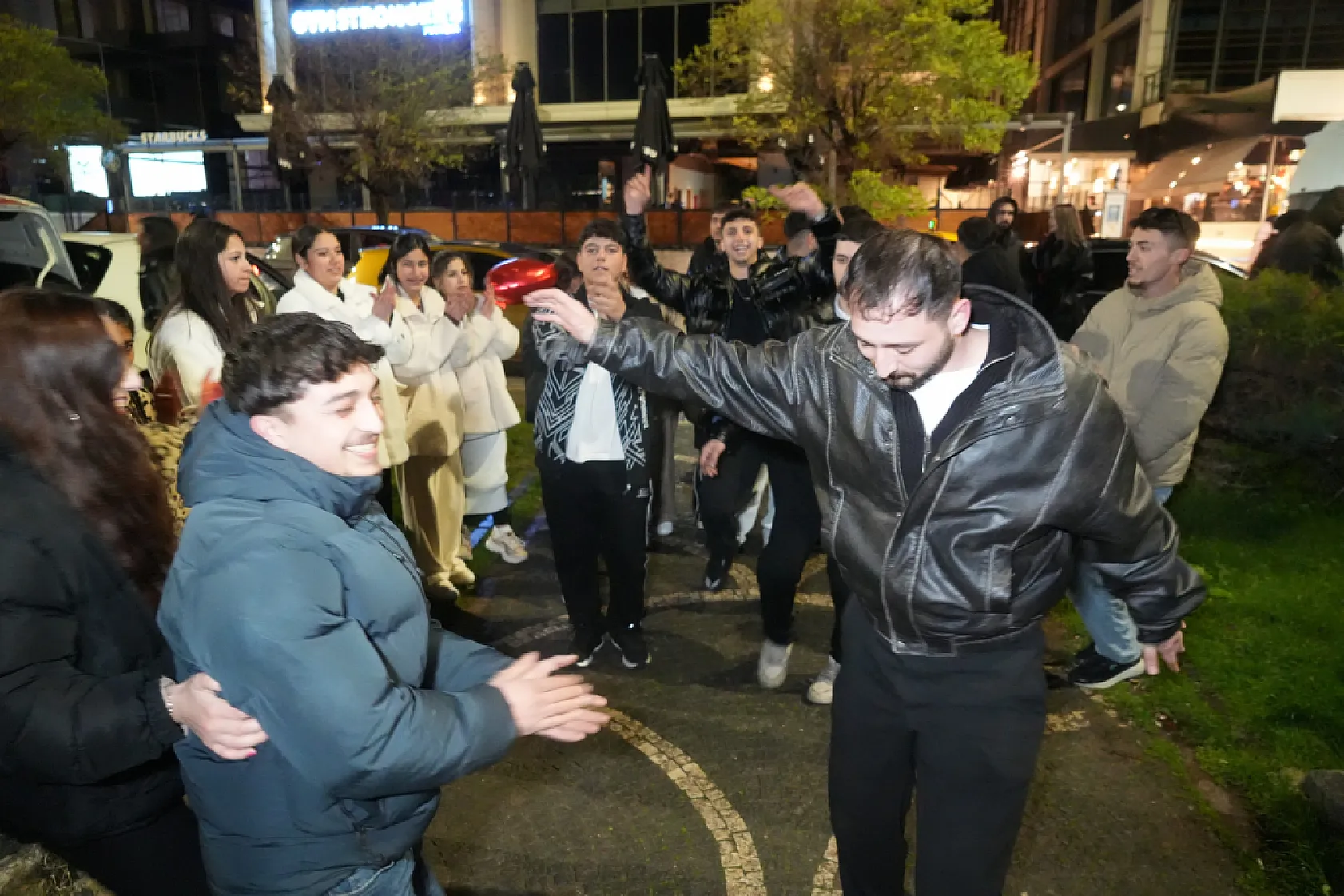 Samsun'da vatandaşlar yeni yıla meydanlarda girdi