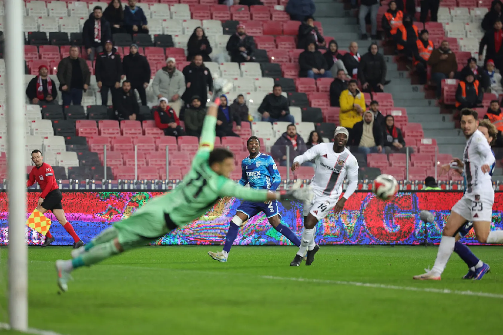 Samsunspor-Gaziantep FK Maçından Kareler