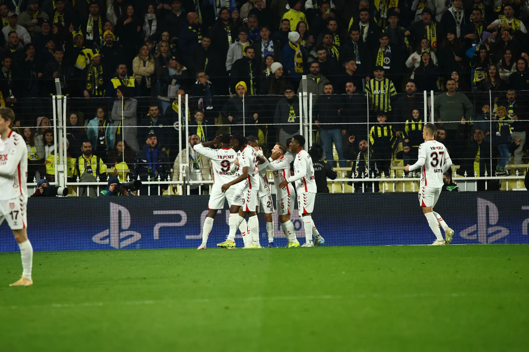 İlk yarı tamamlandı | Kadıköy'de gol düellosu! Samsunspor iki kez öne geçti