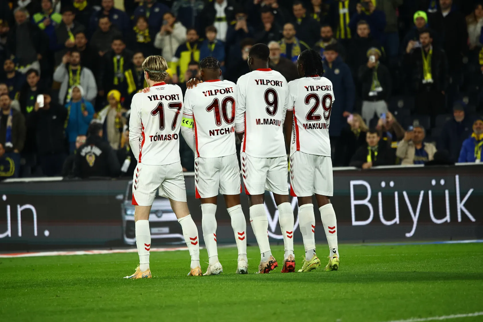 İlk yarı tamamlandı | Kadıköy'de gol düellosu! Samsunspor iki kez öne geçti