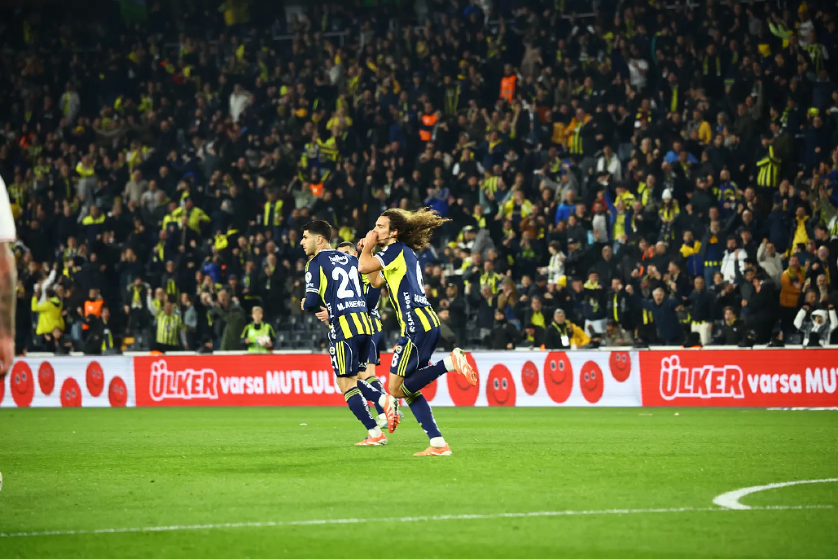İlk yarı tamamlandı | Kadıköy'de gol düellosu! Samsunspor iki kez öne geçti