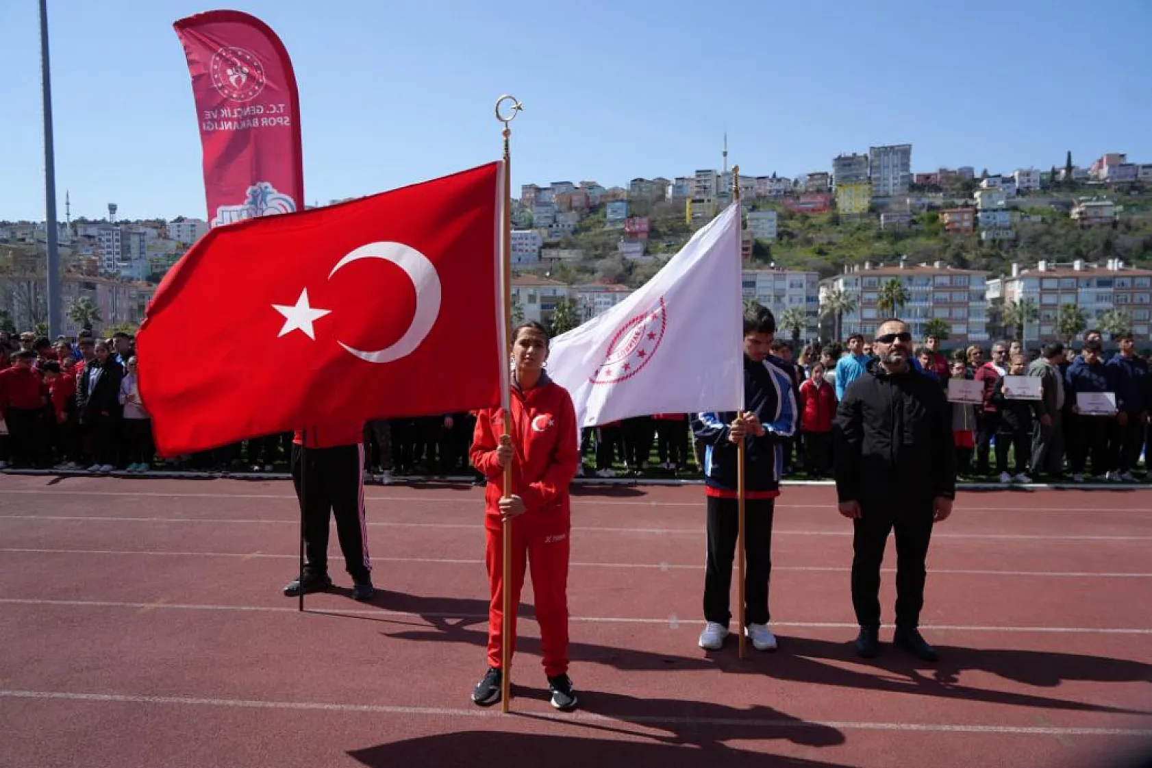 Samsun'da 'özel' şampiyona! 54 ilden bin sporcu piste çıktı...