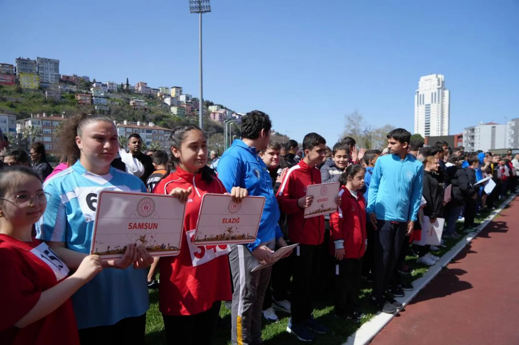 Samsun'da 'özel' şampiyona! 54 ilden bin sporcu piste çıktı...