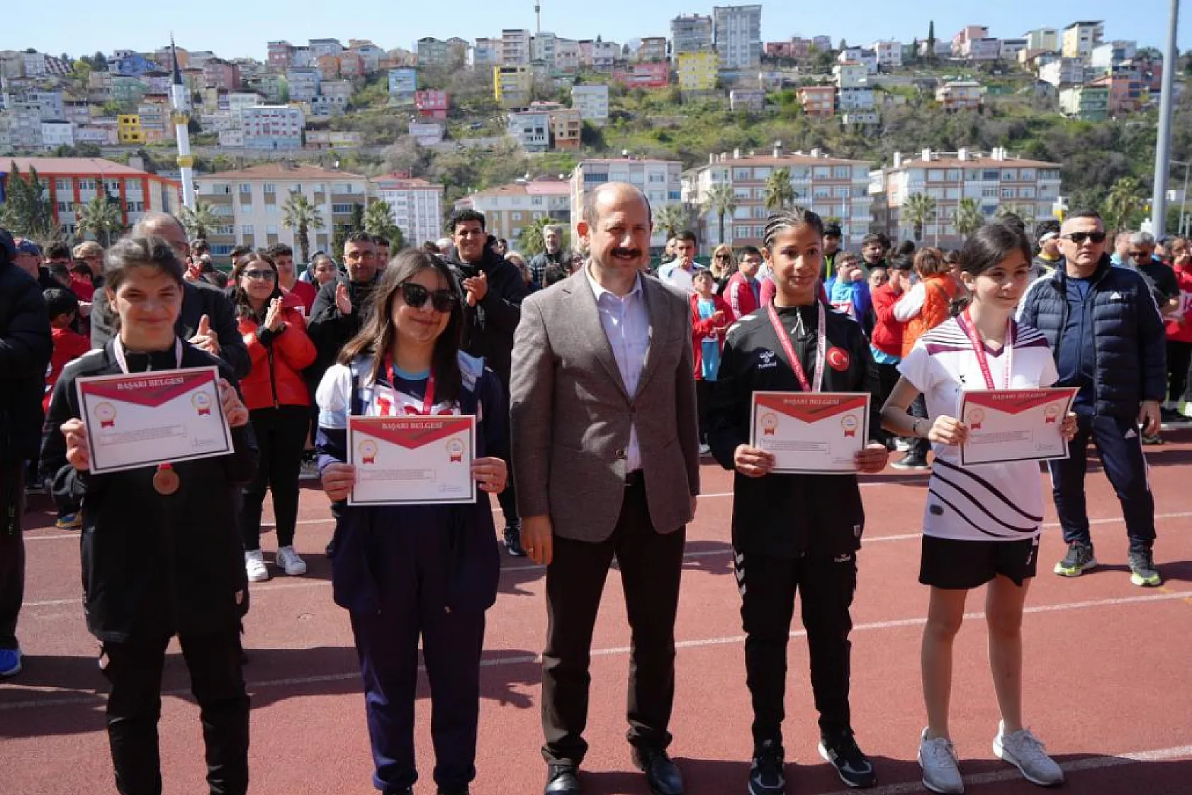 Samsun'da 'özel' şampiyona! 54 ilden bin sporcu piste çıktı...