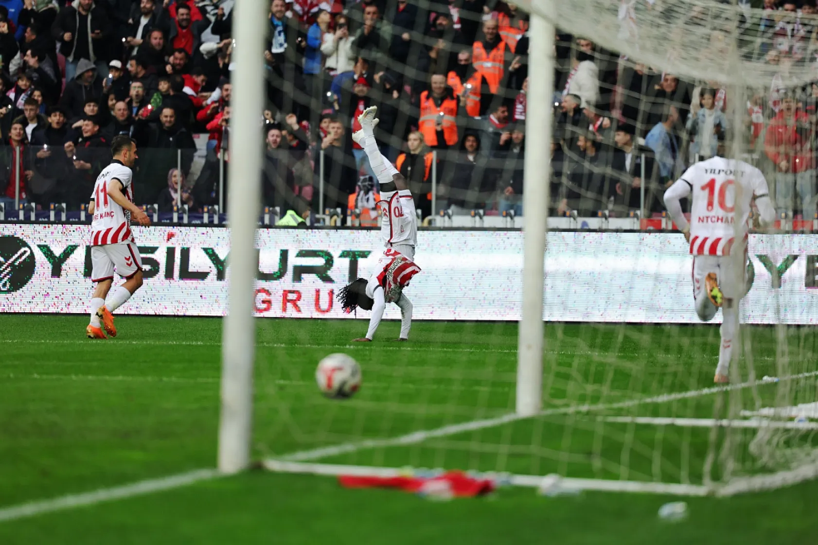 Samsunspor Beşiktaş'ı Perişan Etti! Yazarlar Tek Ses 'Skor Daha Farklı Olabilirdi!'