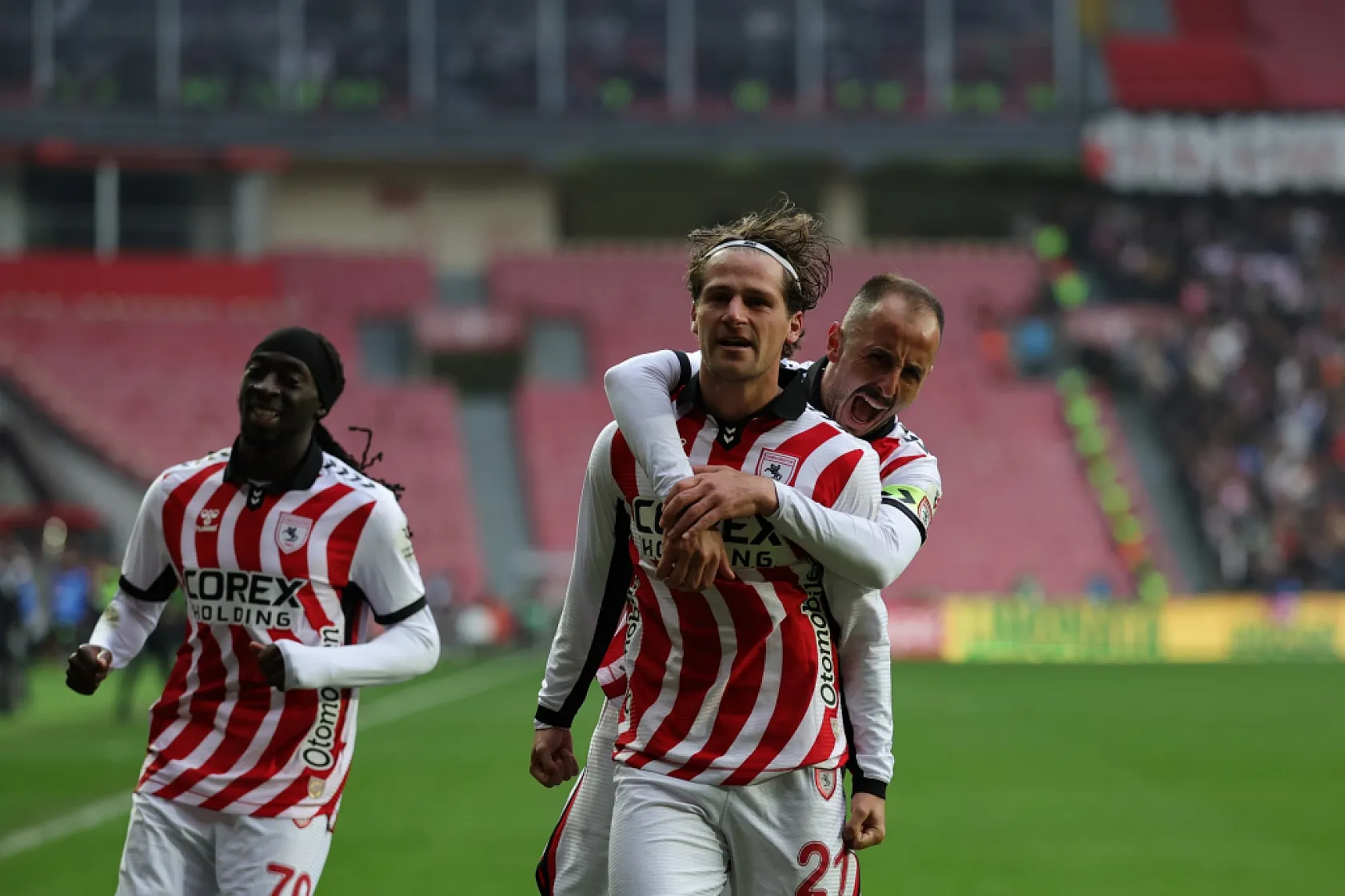 Samsunspor Beşiktaş'ı Perişan Etti! Yazarlar Tek Ses 'Skor Daha Farklı Olabilirdi!'