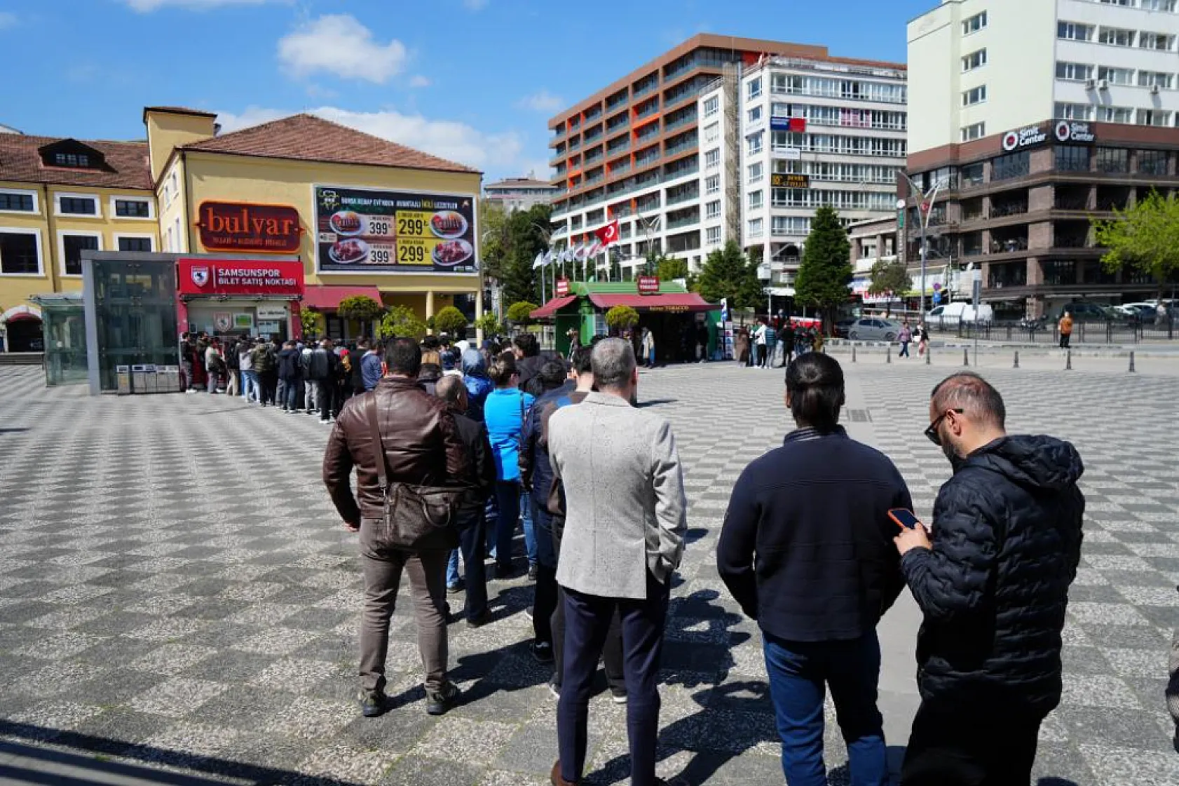 Samsun'da şampiyonluk heyecanı bilet kuyruklarını uzattı