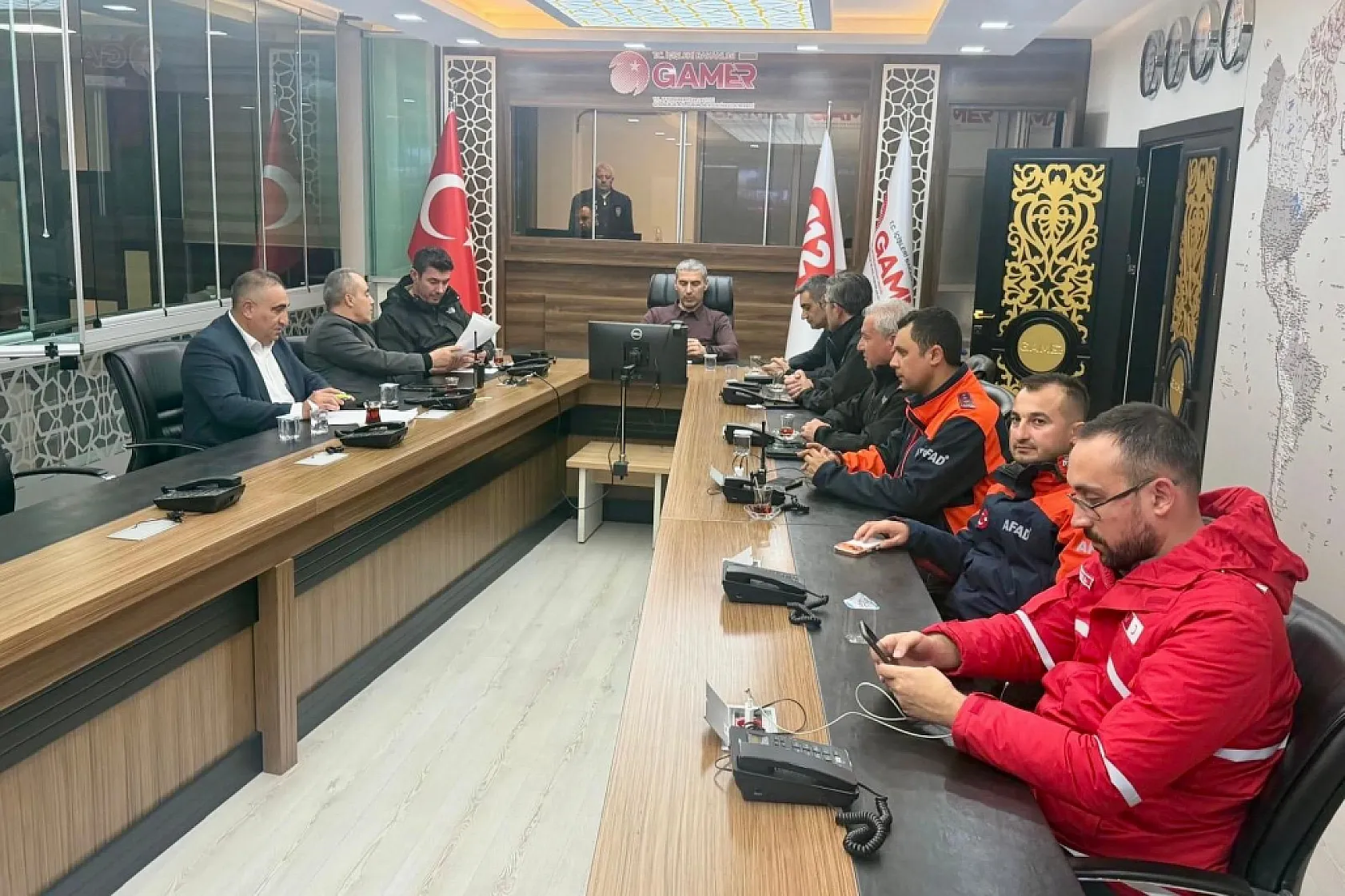 Afyon'da Mayıs'ta Kar Esareti: Okullar Tatil, Yollar Kapalı!