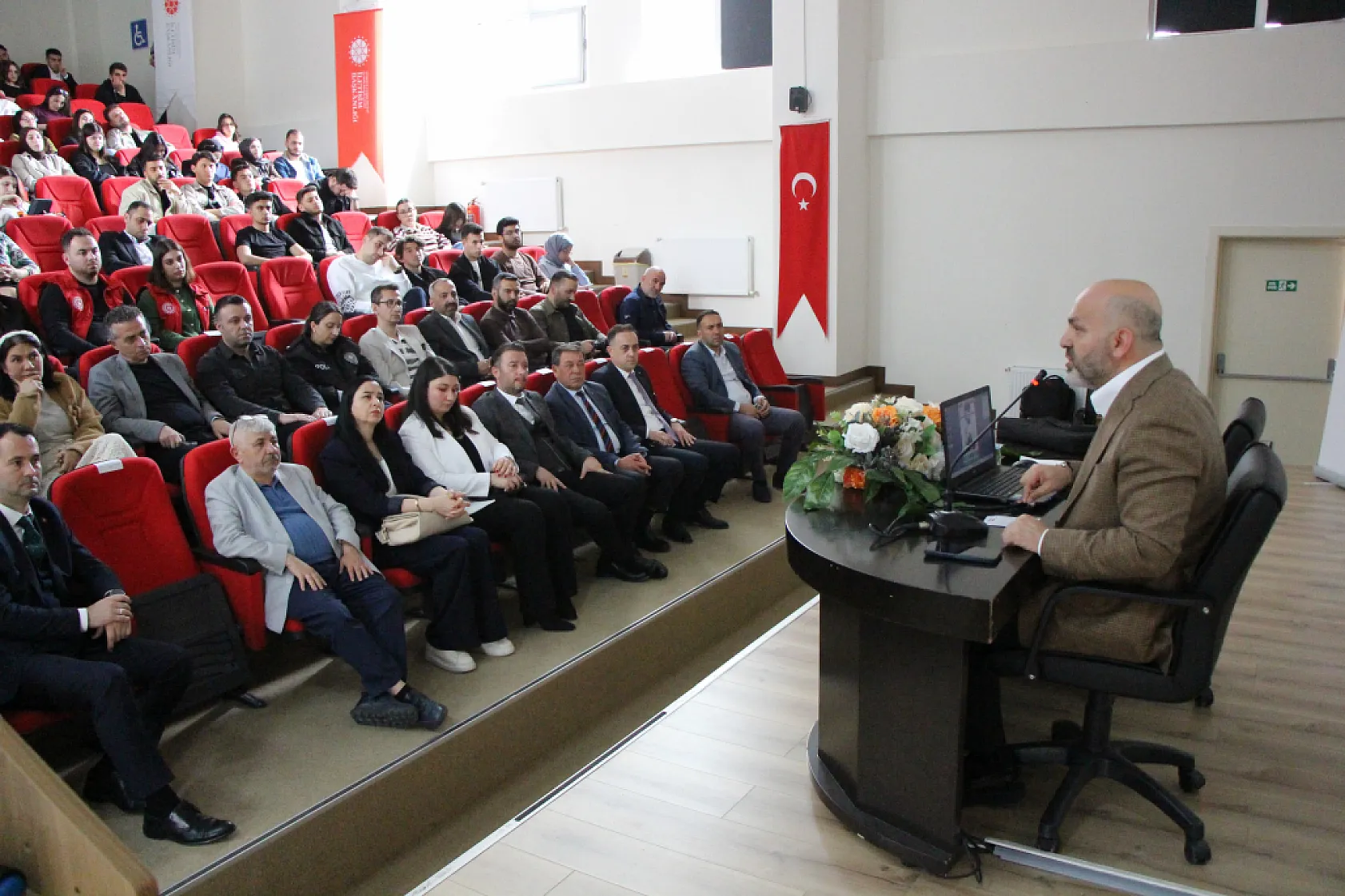 'Şikayet edip izliyoruz!' RTÜK Üyesi Davulcu'dan çarpıcı reyting itirafı!