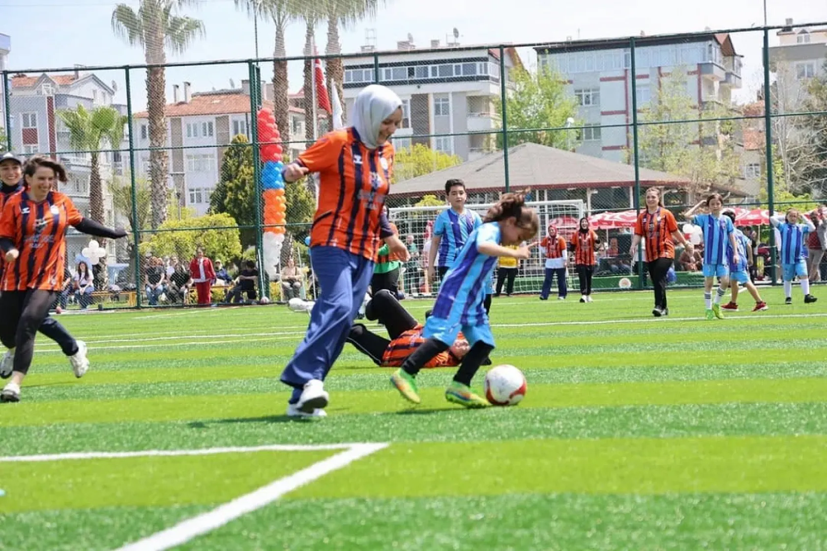 Atakum'da Anneler Günü coşkusu: Sahada rekabet değil sevgi kazandı