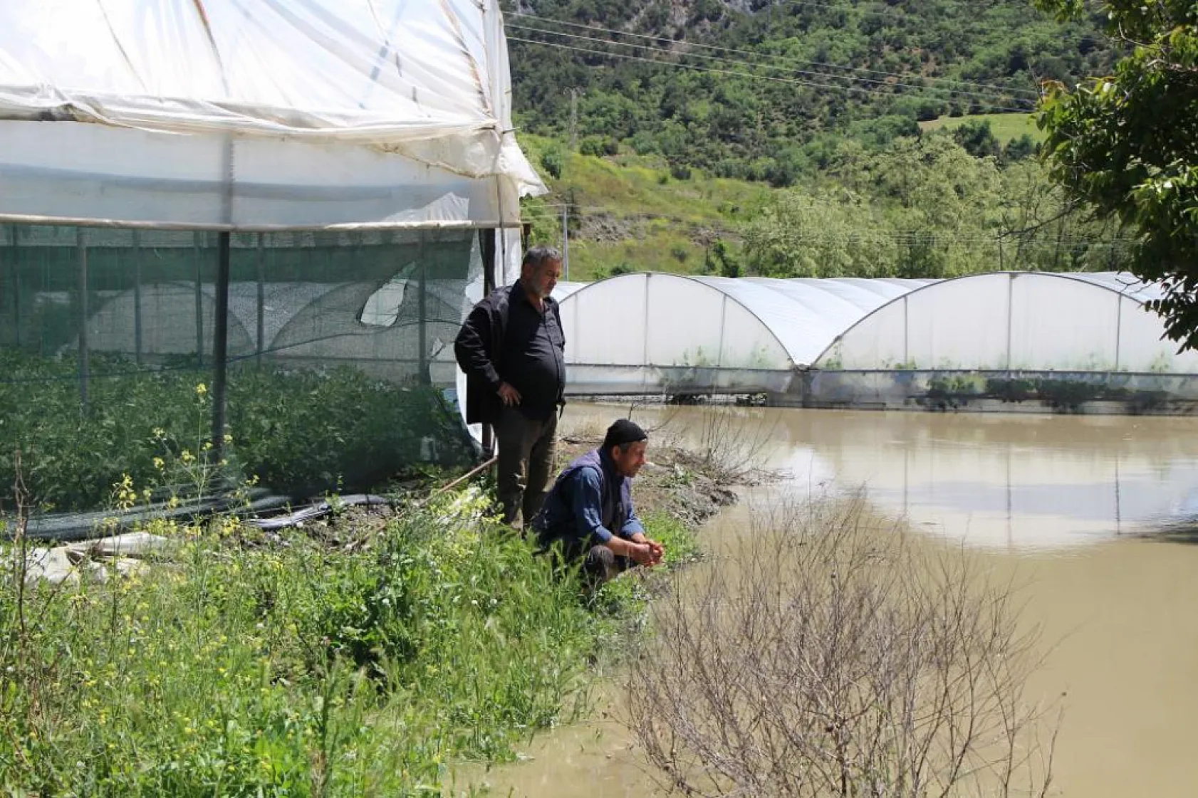 Yeşilırmak Taştı, Amasya'da Emekler Sulara Gömüldü
