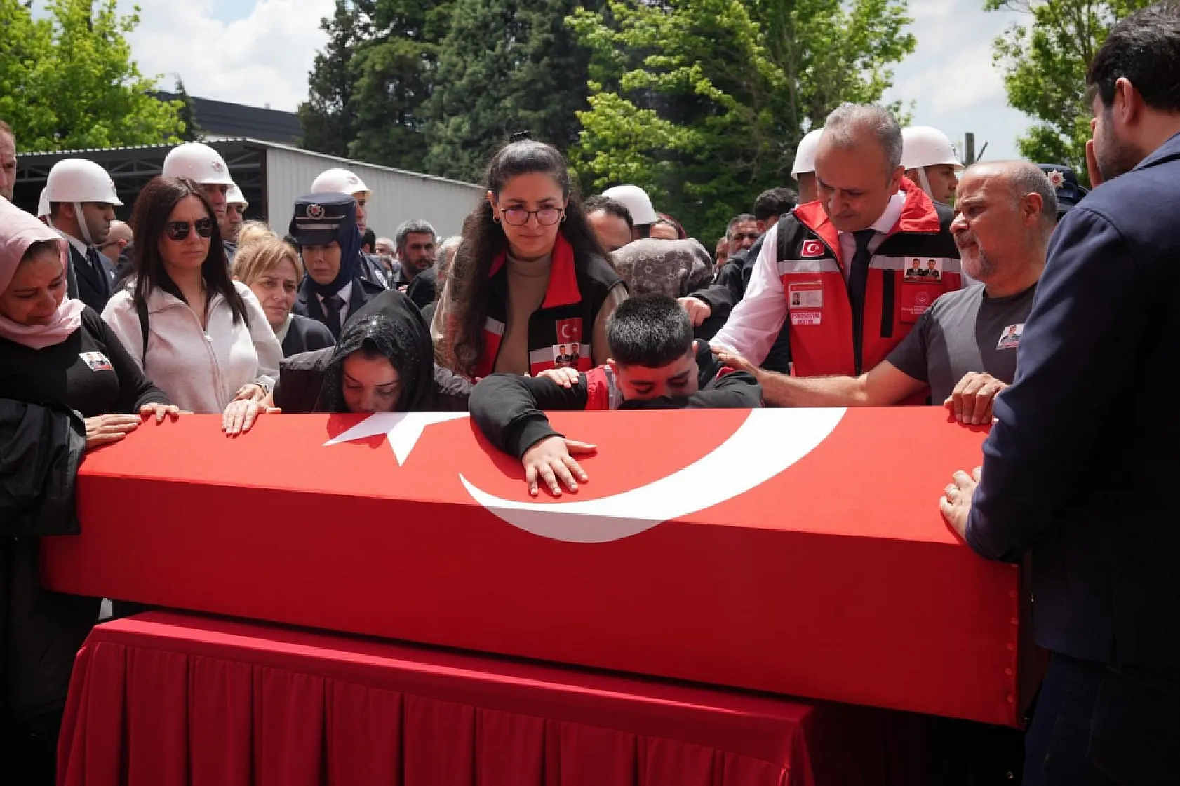 Şehit polislere acı veda: Çorlu'da resmi tören düzenlendi