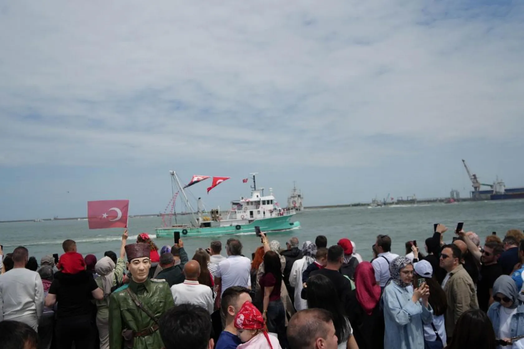 Samsun'da 19 Mayıs Kutlamalarında Deniz Geçişi Büyük İlgi Gördü