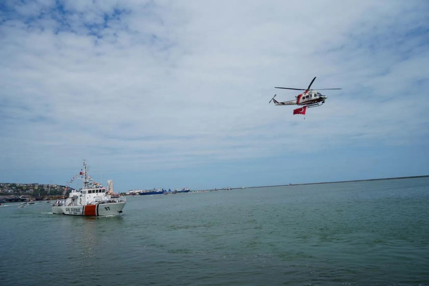 Samsun'da 19 Mayıs Kutlamalarında Deniz Geçişi Büyük İlgi Gördü