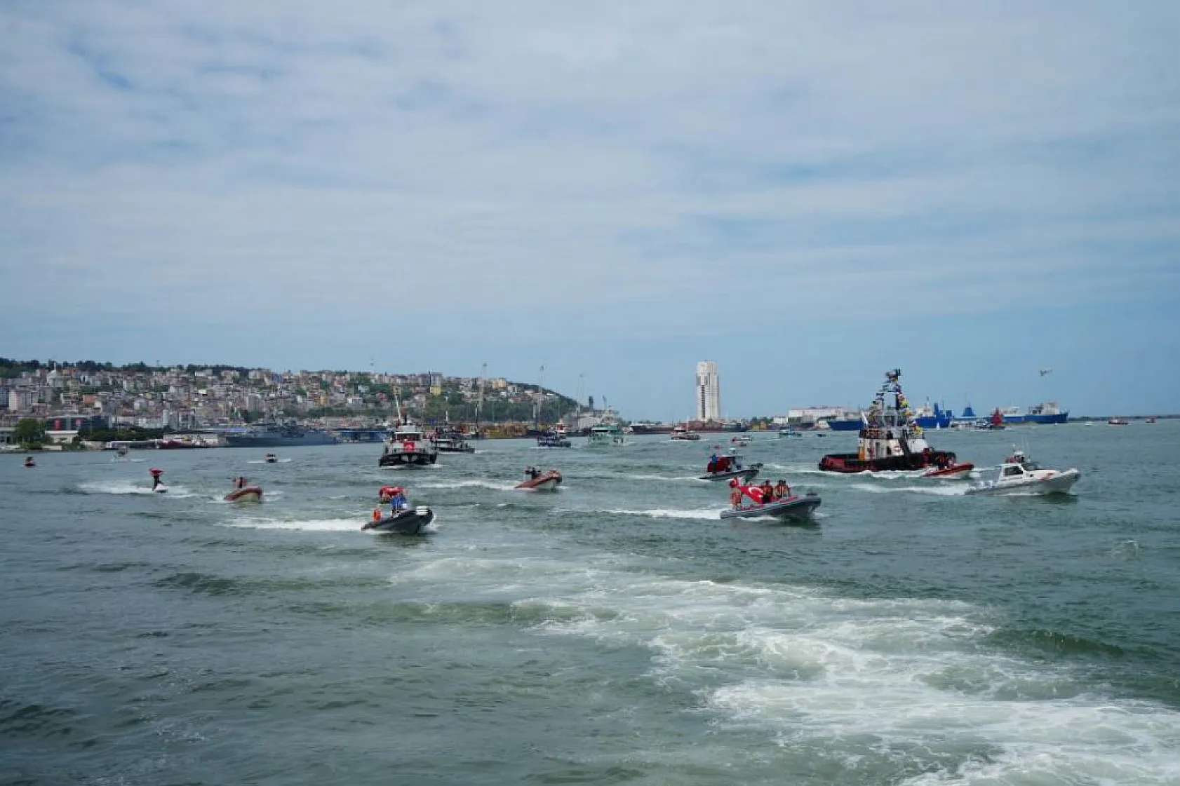 Samsun'da 19 Mayıs Kutlamalarında Deniz Geçişi Büyük İlgi Gördü