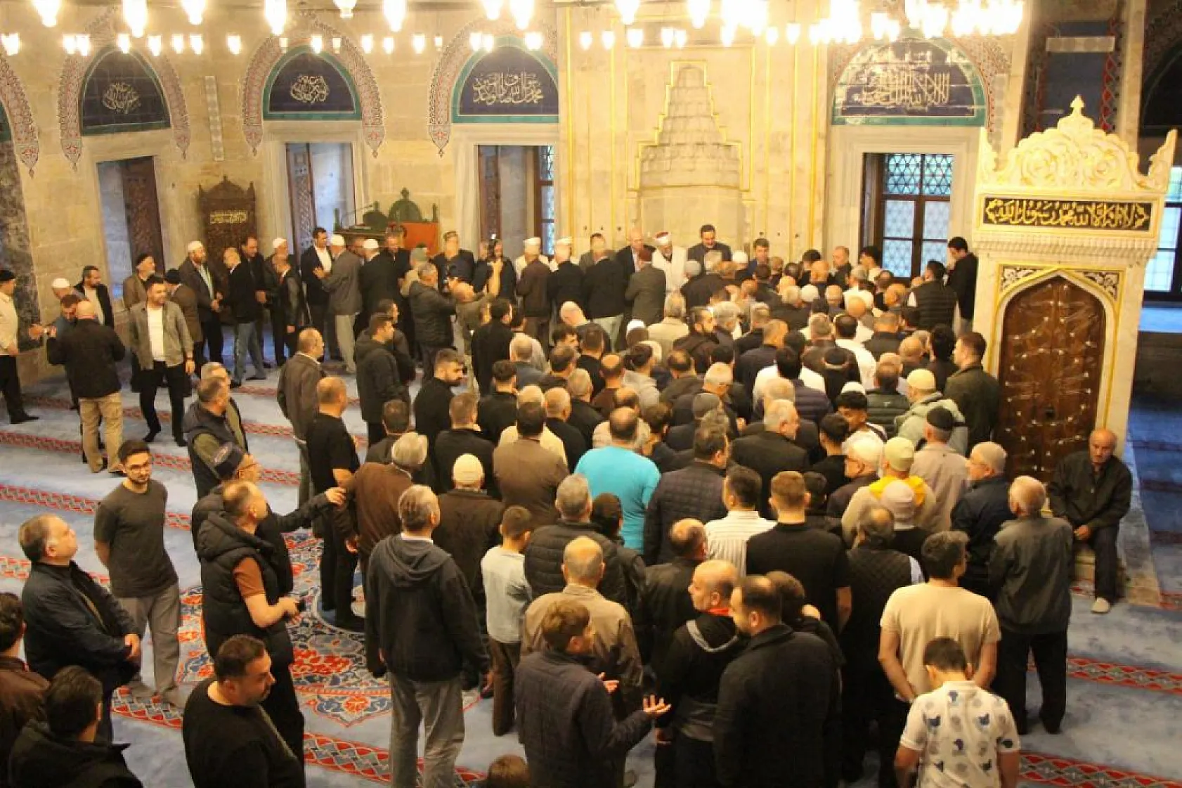 Amasya'da Bayram Coşkusu! Sultan II. Bayezid Camii'nde Yoğunluk Oluştu