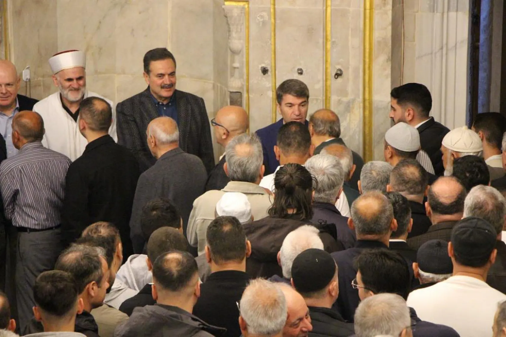 Amasya'da Bayram Coşkusu! Sultan II. Bayezid Camii'nde Yoğunluk Oluştu
