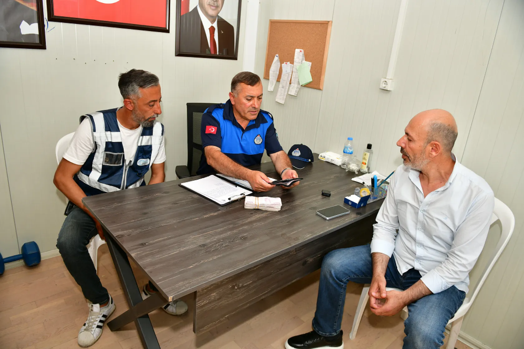 Temizlik personeli çöpe atılan 35 bin TL için seferber oldu