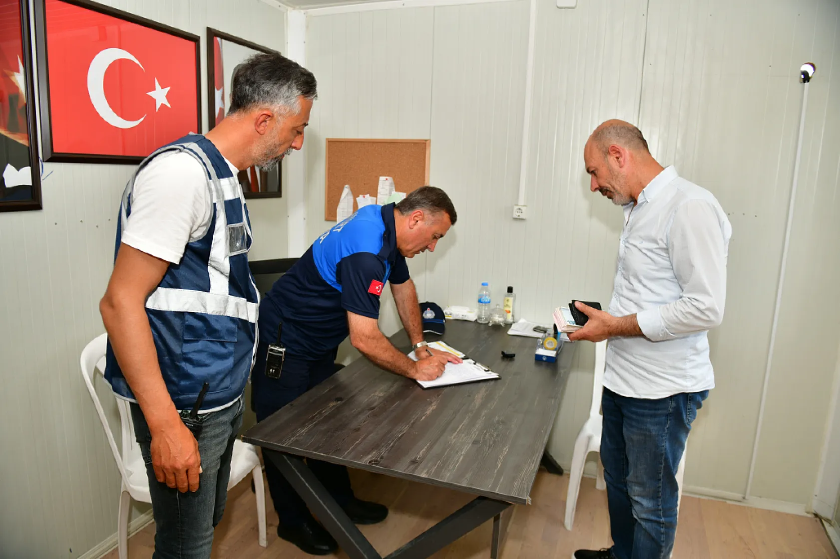 Temizlik personeli çöpe atılan 35 bin TL için seferber oldu