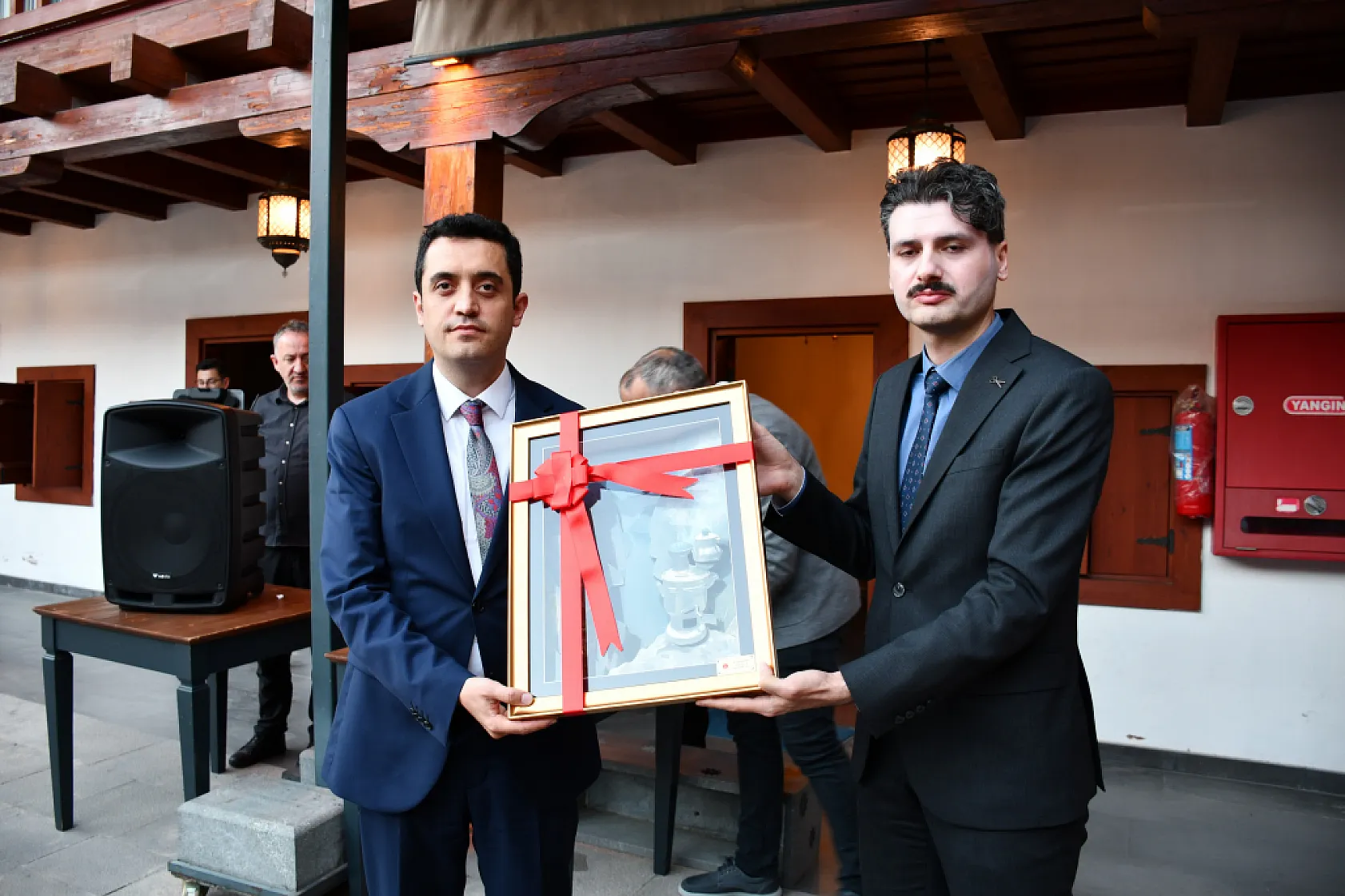 Vezirköprü'de tayini çıkan hakim ve savcılara veda