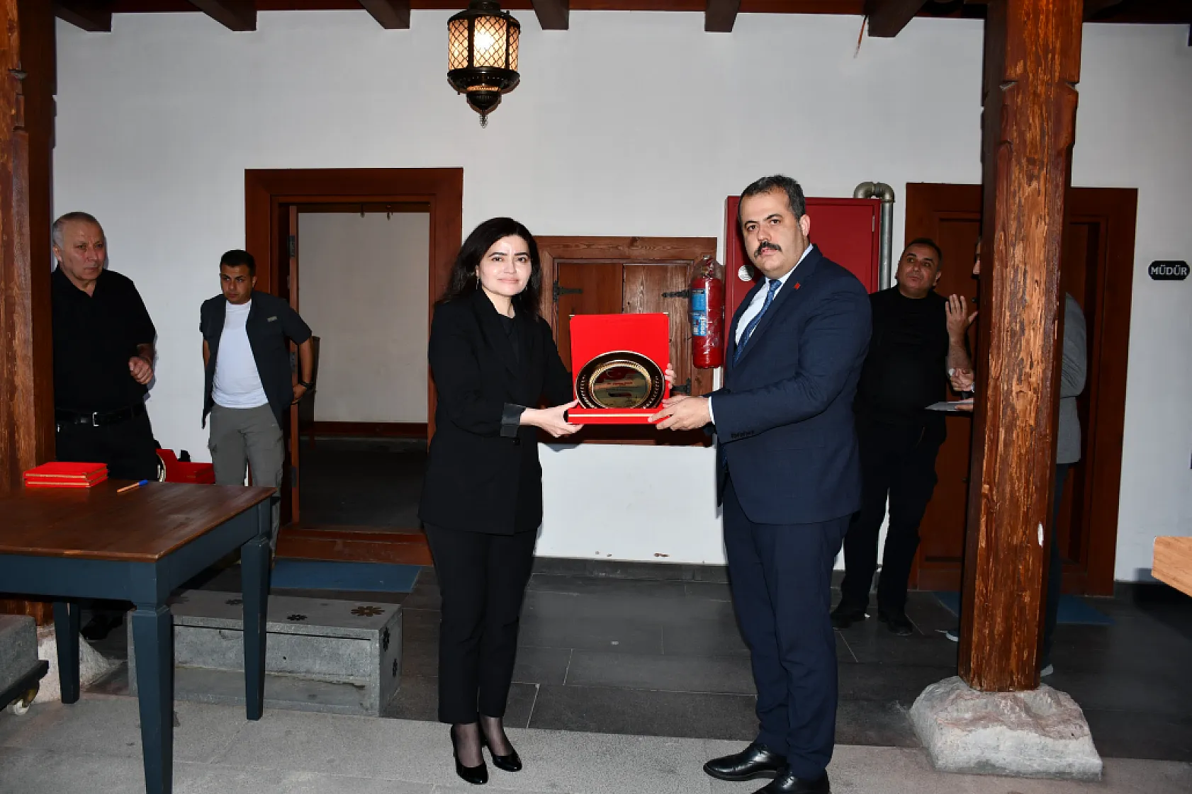 Vezirköprü'de tayini çıkan hakim ve savcılara veda