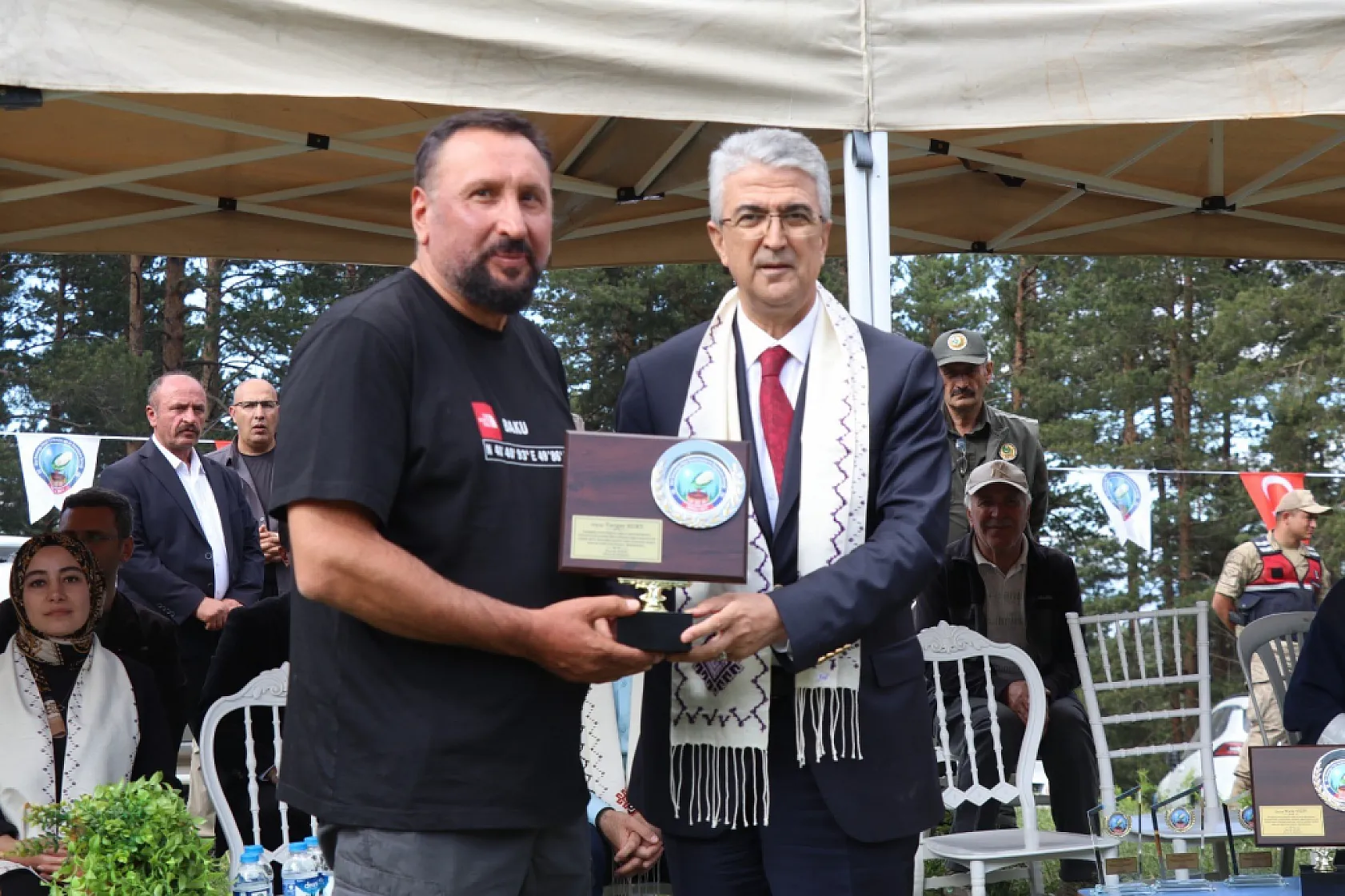 Karnavas Dut Pekmezi Festivali'nde çocuklar parmakla pekmez yemek için yarıştı
