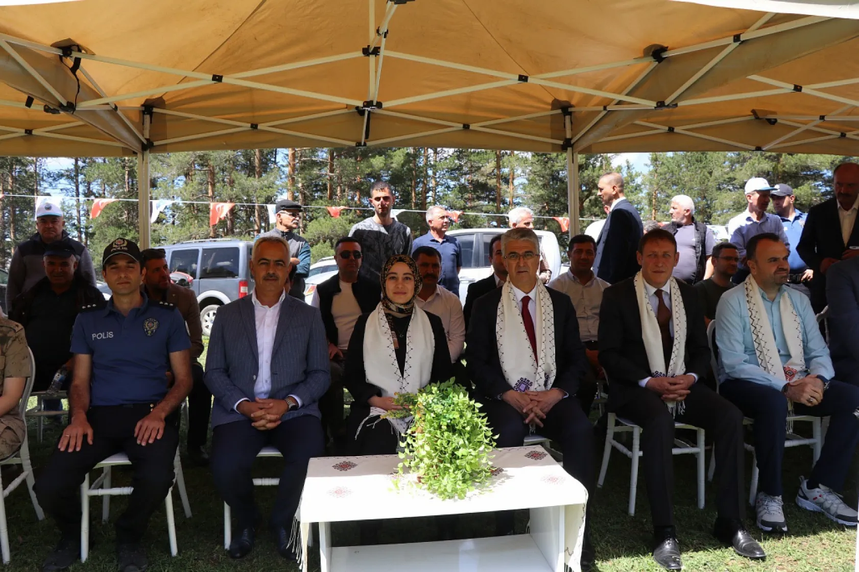 Karnavas Dut Pekmezi Festivali'nde çocuklar parmakla pekmez yemek için yarıştı