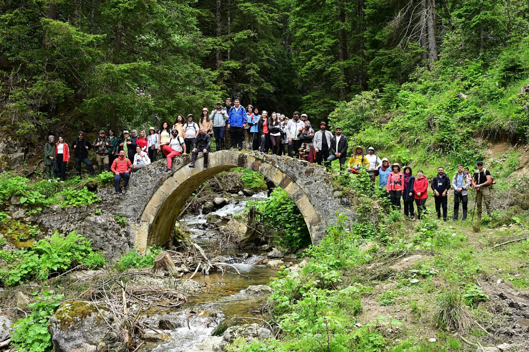GÜDAK'tan Santa Harabeleri'ne Doğa ve Tarih Yolculuğu: 62 Kişi 'Kayıp Santa Yolu'nda Yürüdü