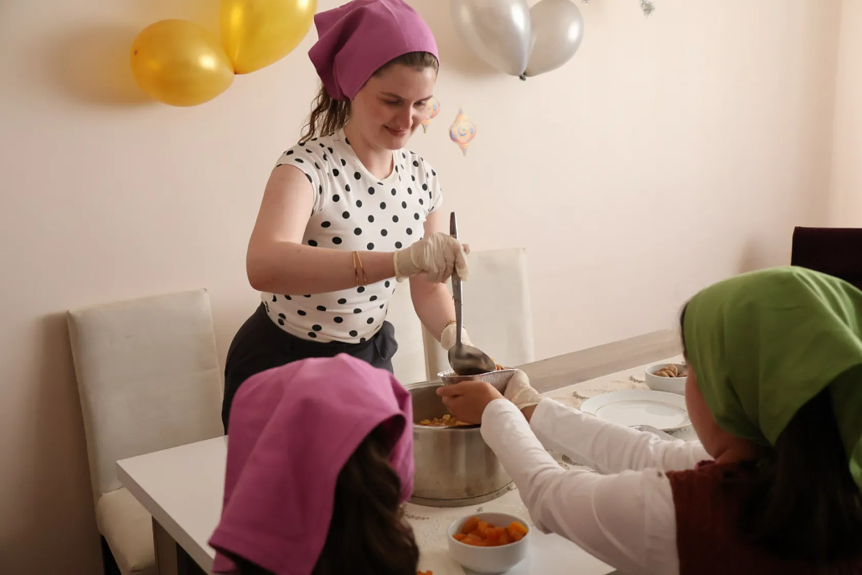 Koruma altındaki çocuklar aşure geleneğini yaşattı