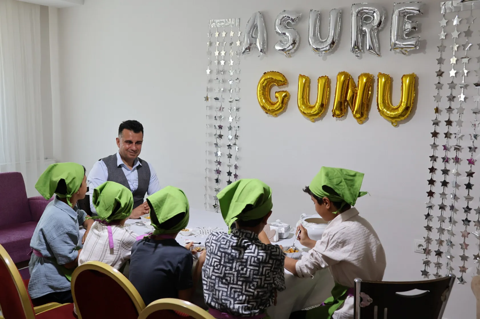 Koruma altındaki çocuklar aşure geleneğini yaşattı