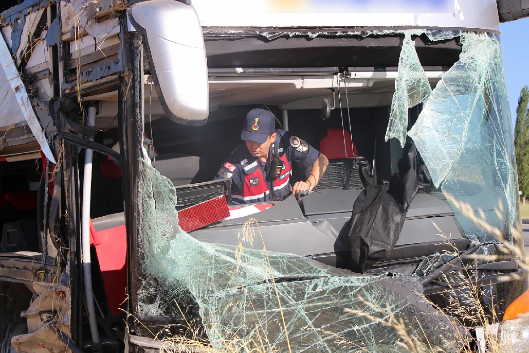 Amasya'da çift katlı yolcu otobüsü şarampole devrildi: 46 Yaralı