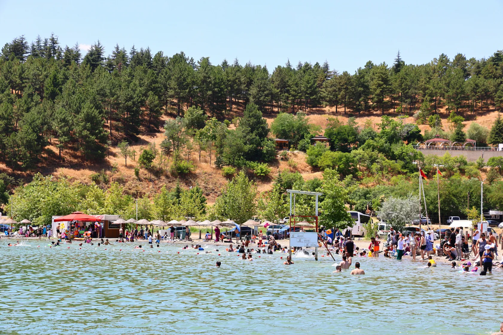 Ege ve Akdeniz'i aratmıyor! Hazar Gölü yazın gözdesi oldu