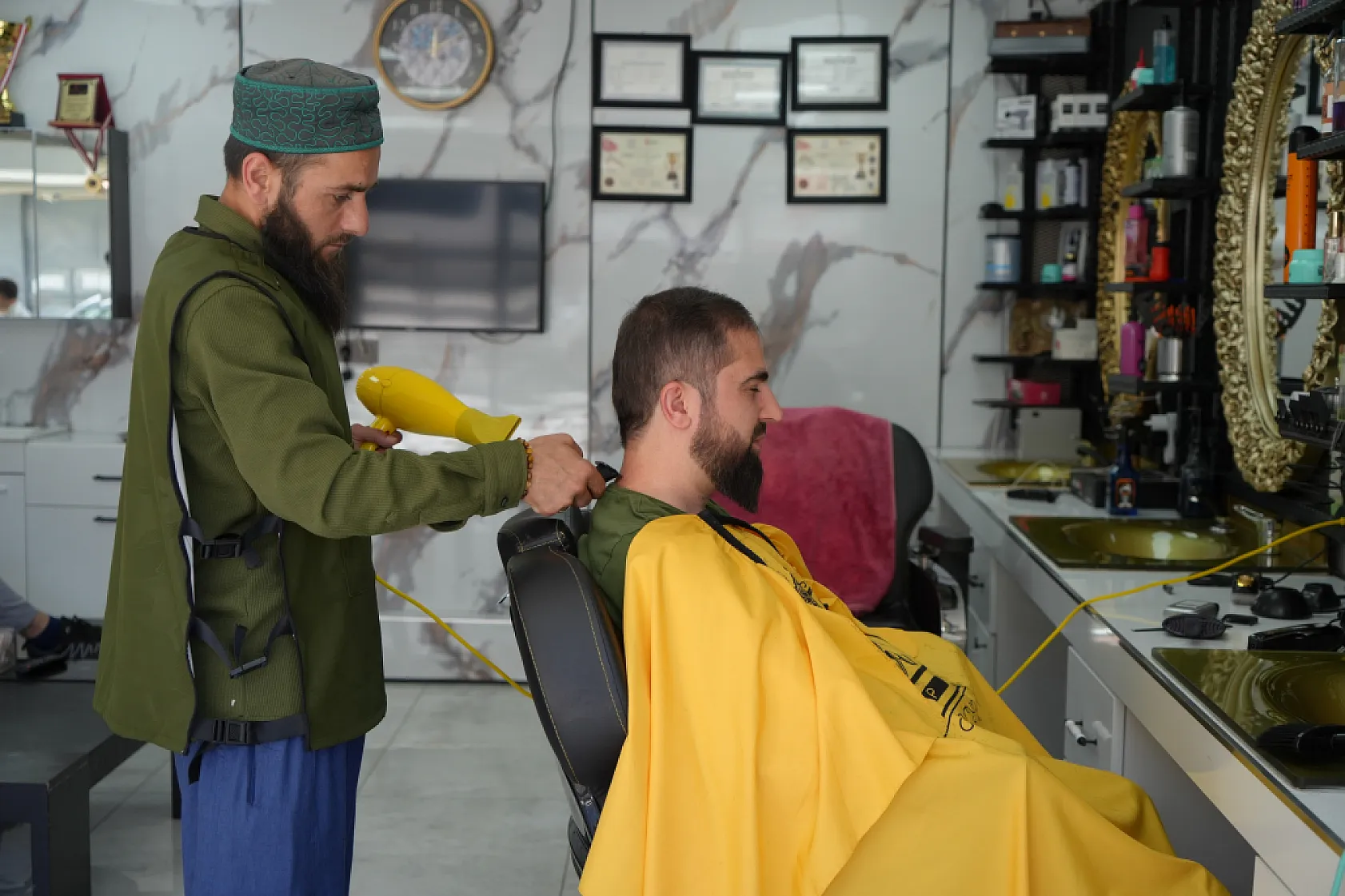 Takke ve sakalıyla katıldığı yarışmada Dünya Şampiyonu oldu