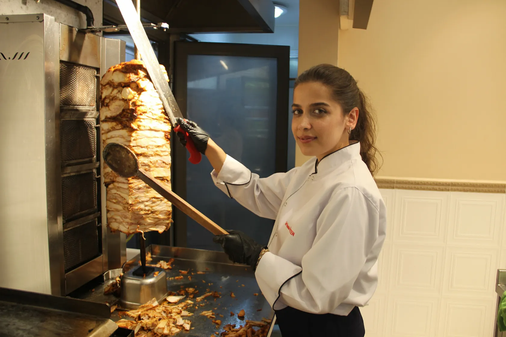 Önyargıları döner bıçağıyla kırdı