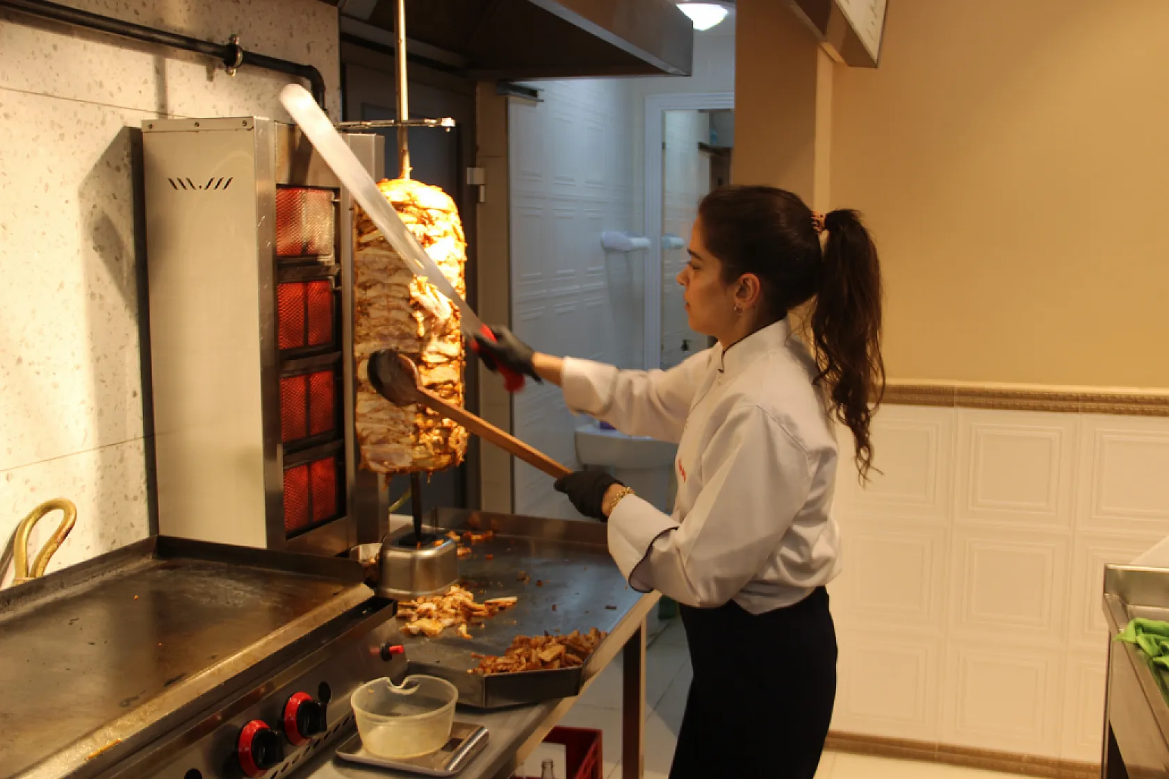 Önyargıları döner bıçağıyla kırdı
