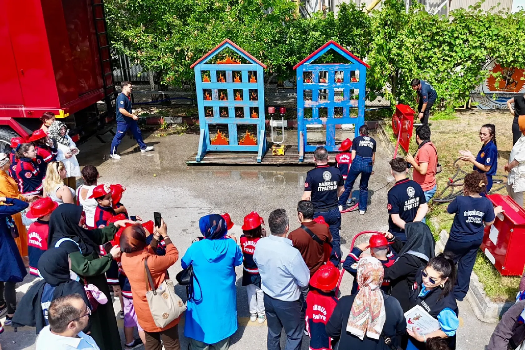 Özel çocuklar itfaiyecilik heyecanını yaşadı