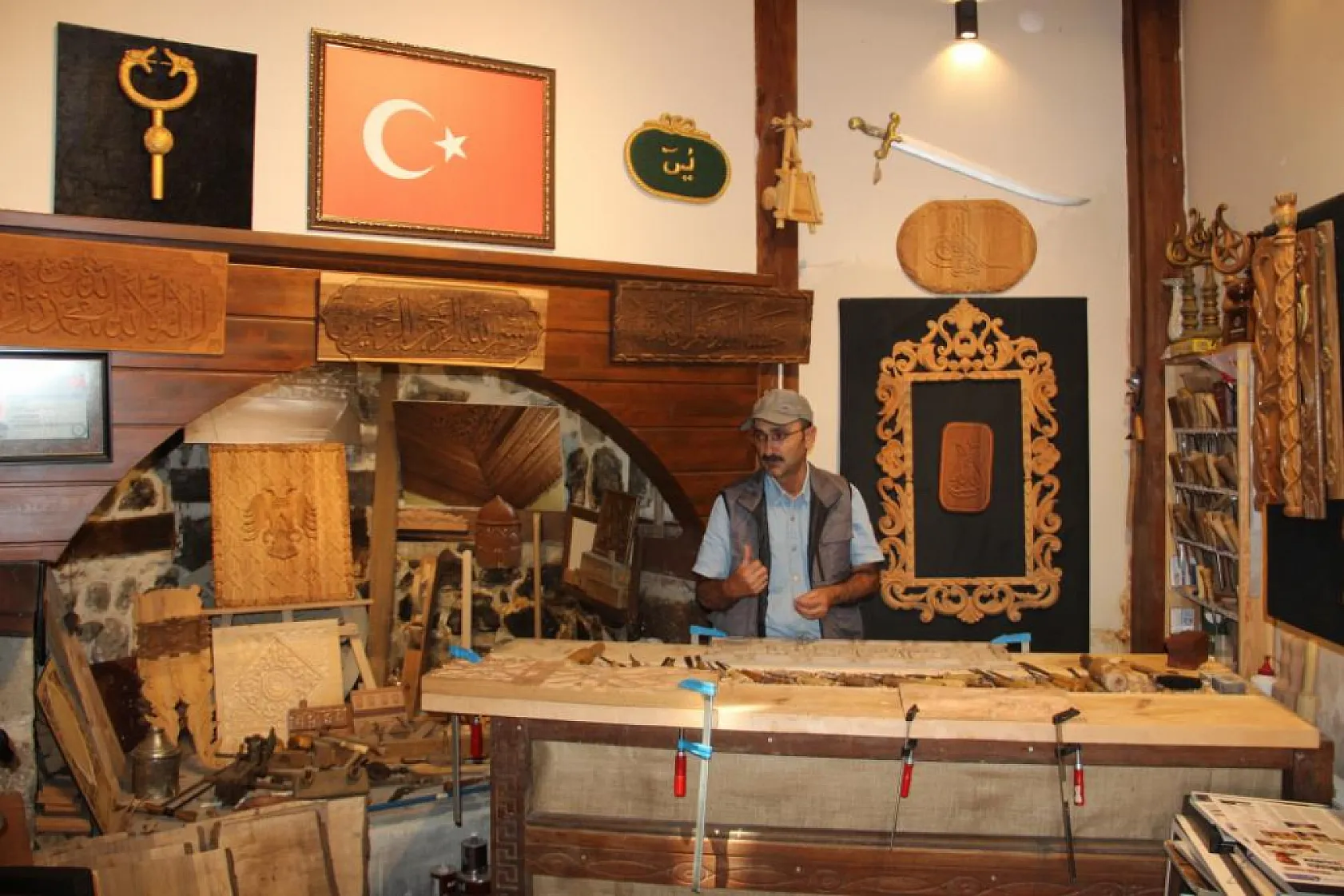 Ahşabı sanata dönüştüren usta! 28 yıl sonra tezgahına döndü